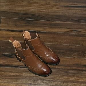 EUC Chelsea Boots Size 6